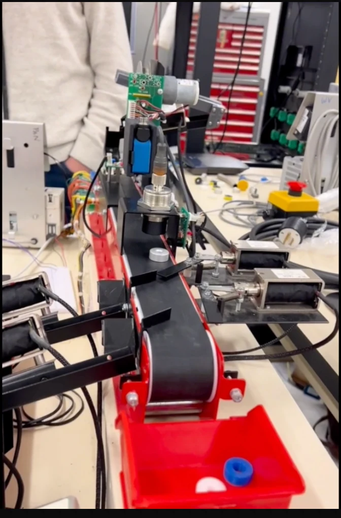 Automated conveyor sorting workcell